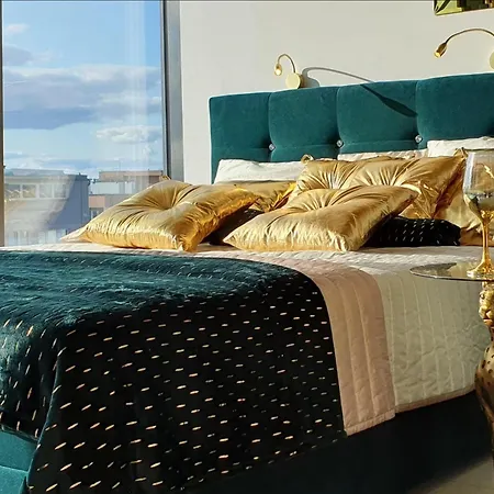 Diamond Class 2 Hanza Tower *