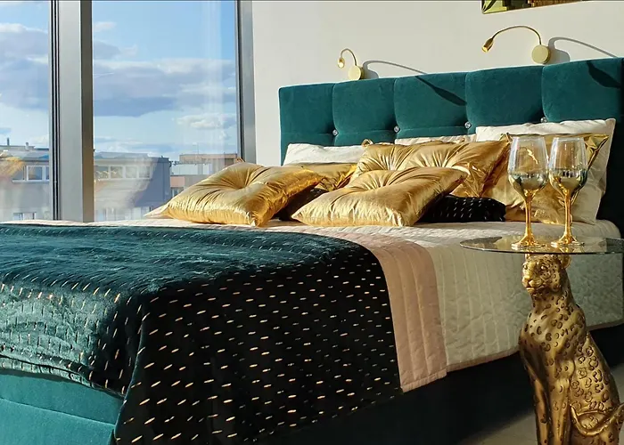 Diamond Class 2 Hanza Tower *